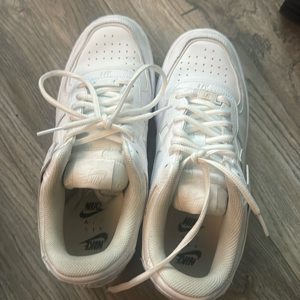 White womens low Air Force